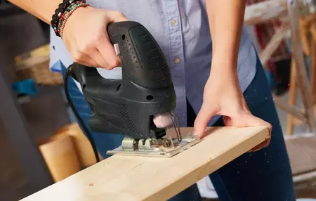 How to Use a Jigsaw for Cutting Curved Shapes