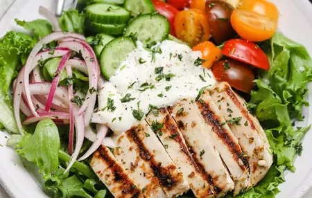 How to Make a Delicious Salad with Grilled Chicken
